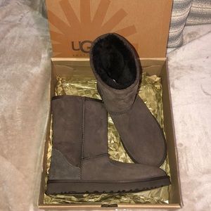 Womens 10- UGG Classic Short, Chocolate 🤎✨ NWT